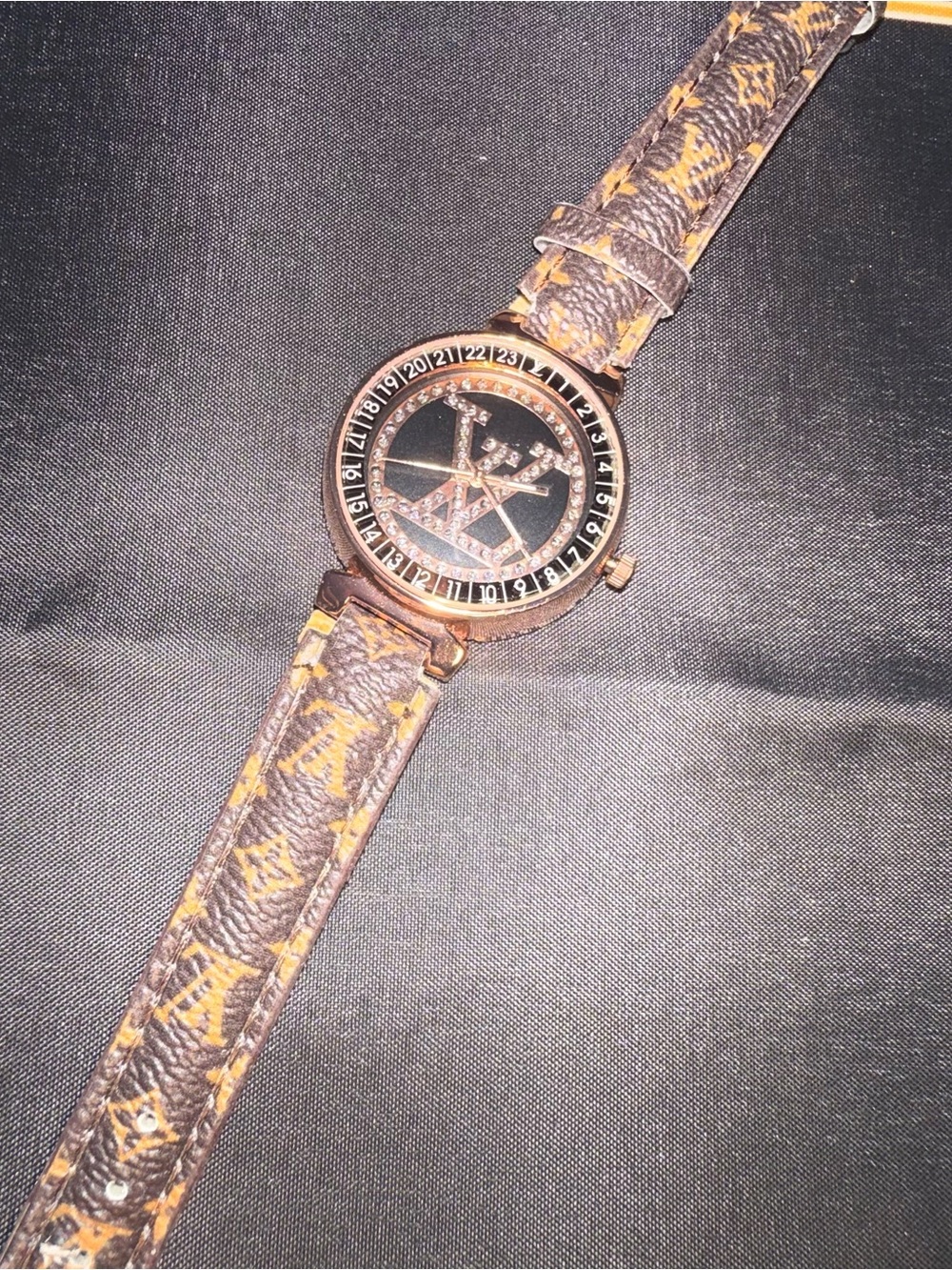 Men's or Women’s Brown Pattern Leather Strap Watch-Fashion Accessory never worn